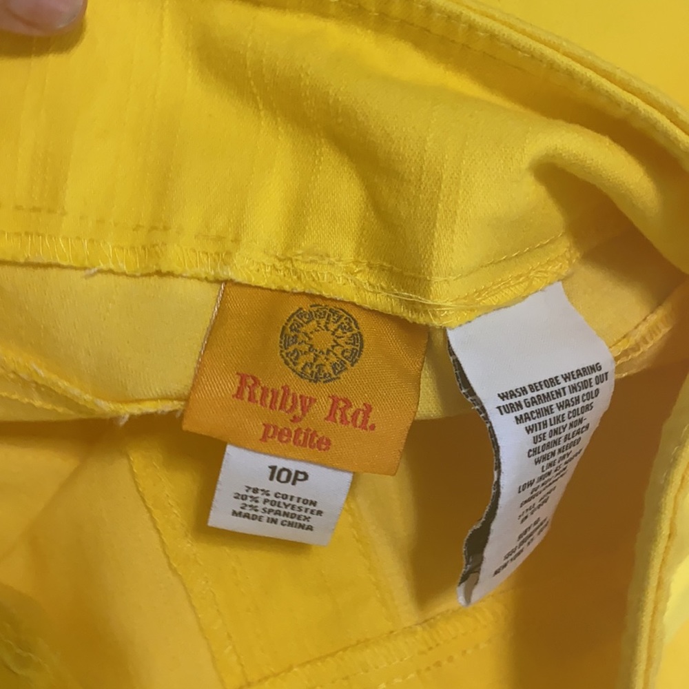 Ruby Rd yellow capris - Picture 4 of 4